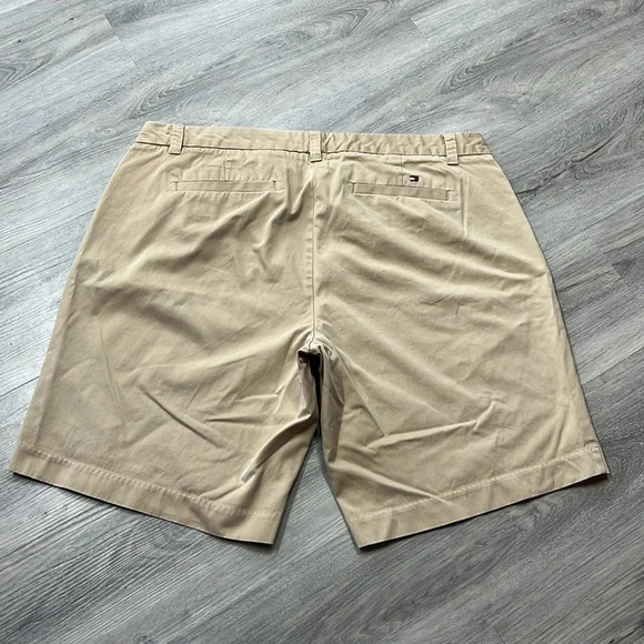 Tommy Hilfiger Tan Bermuda shorts  size 18 - Picture 6 of 9